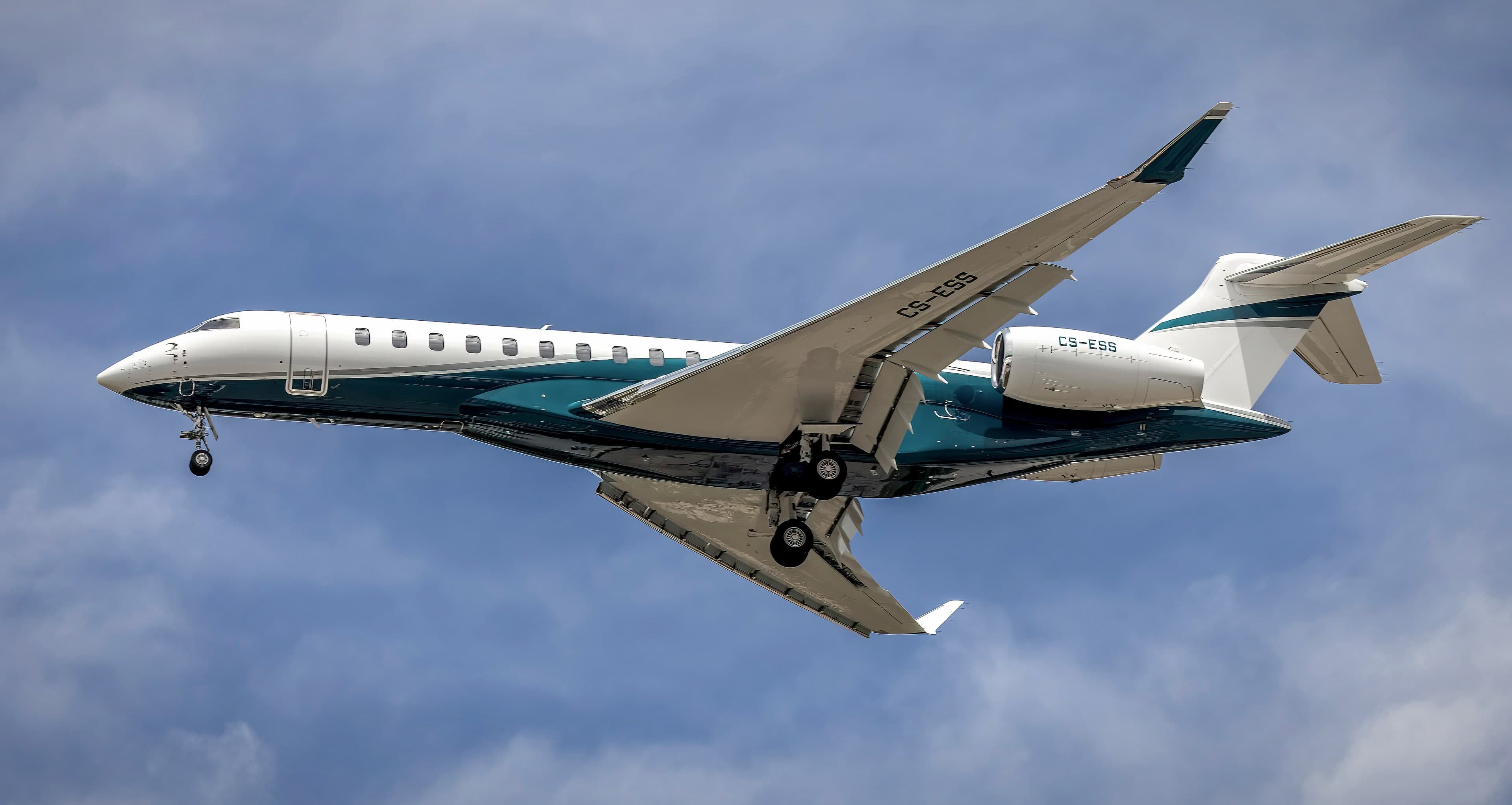 Langstrecken-Privatjet im Steigflug
